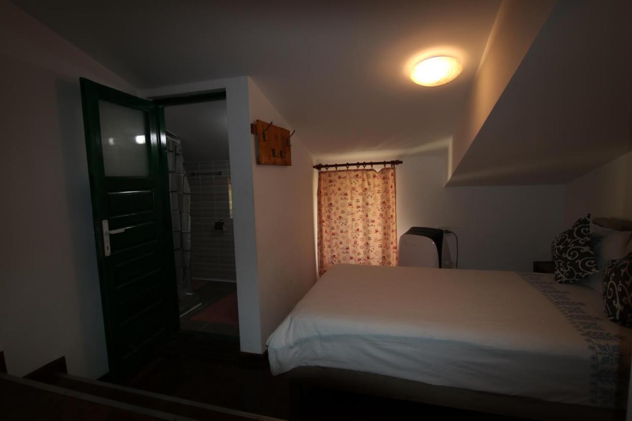 B&B Duo Caffe Baneasa Boekarest Buitenkant foto