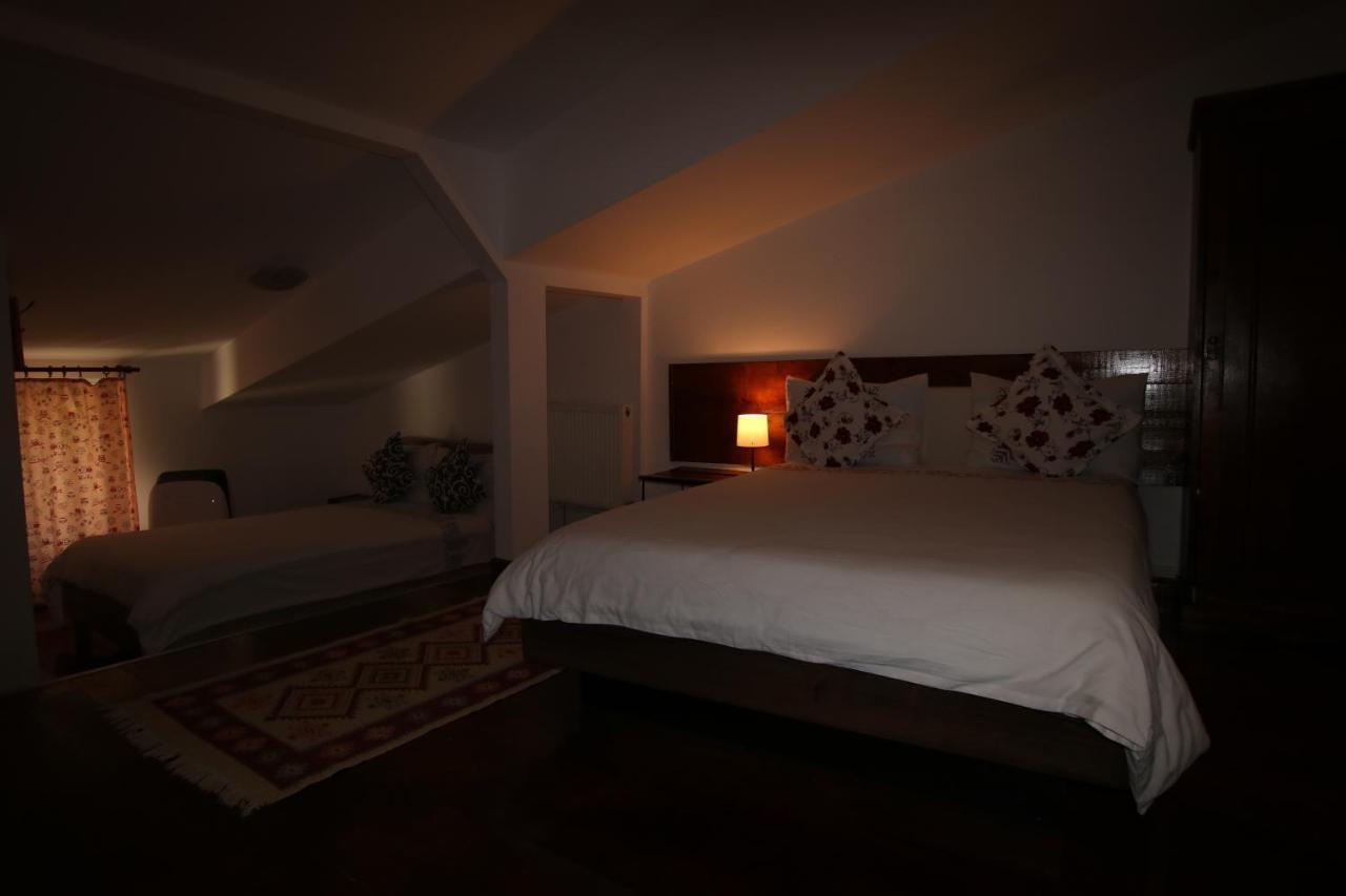 B&B Duo Caffe Baneasa Boekarest Buitenkant foto
